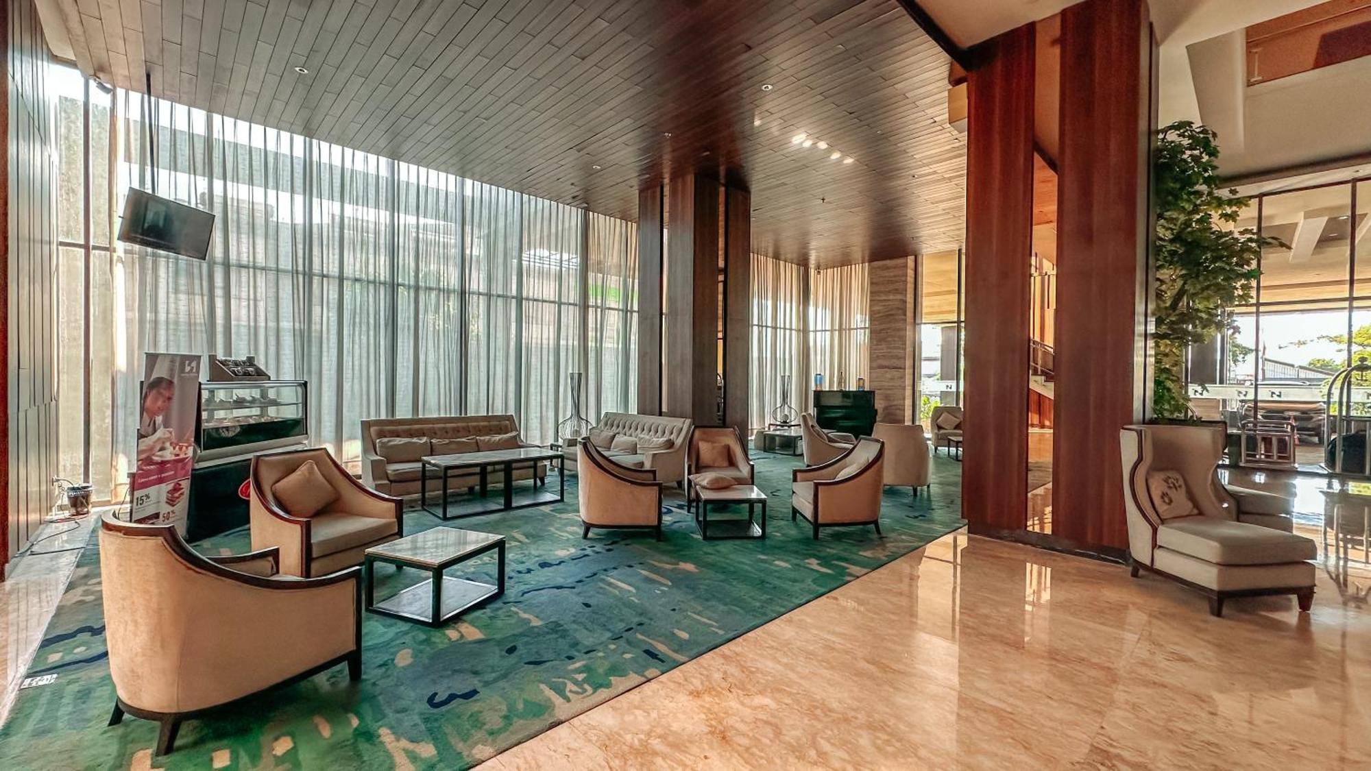 Swiss-Belinn Karawang Ngoại thất bức ảnh