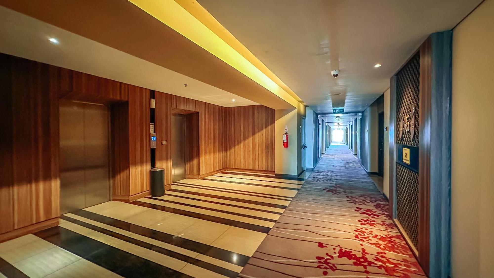 Swiss-Belinn Karawang Ngoại thất bức ảnh