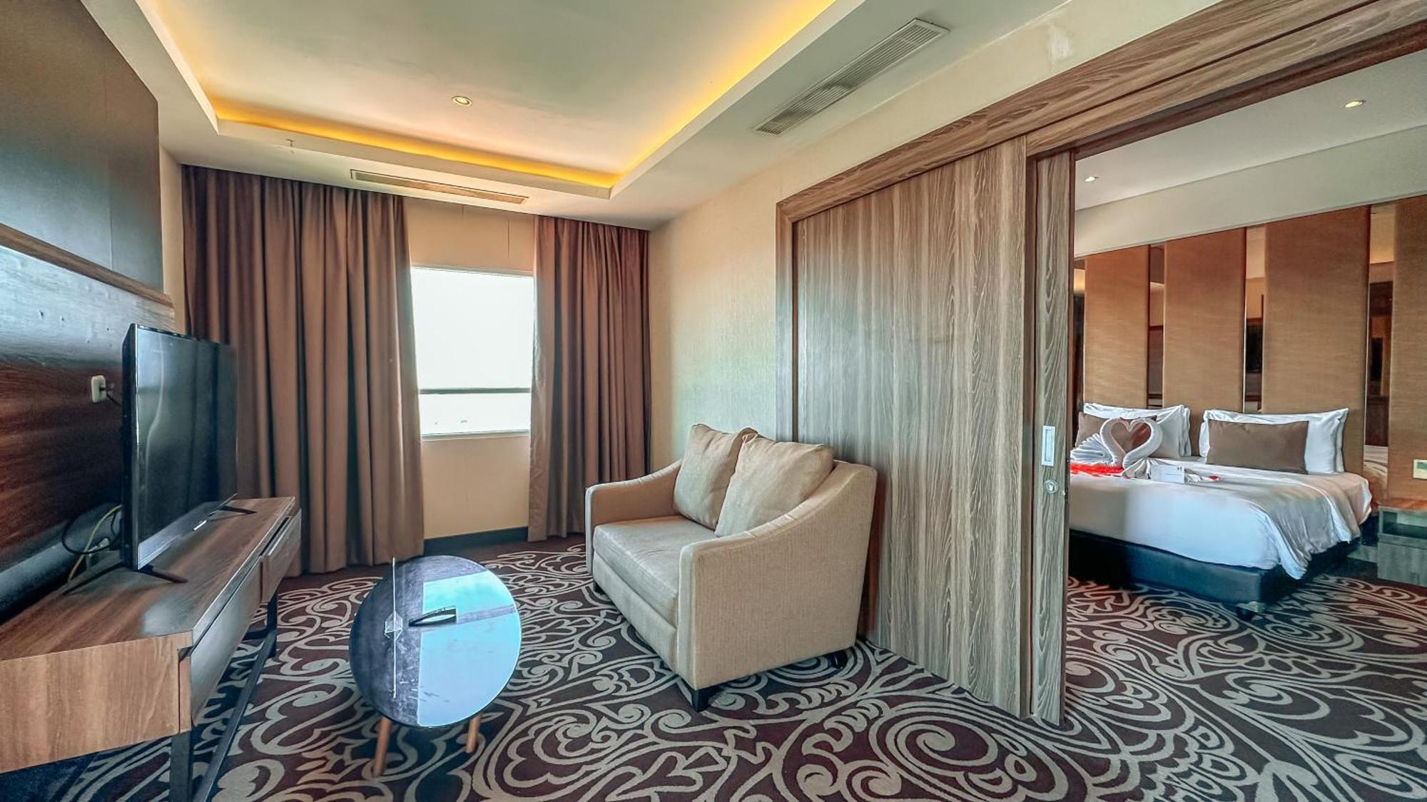 Swiss-Belinn Karawang Ngoại thất bức ảnh