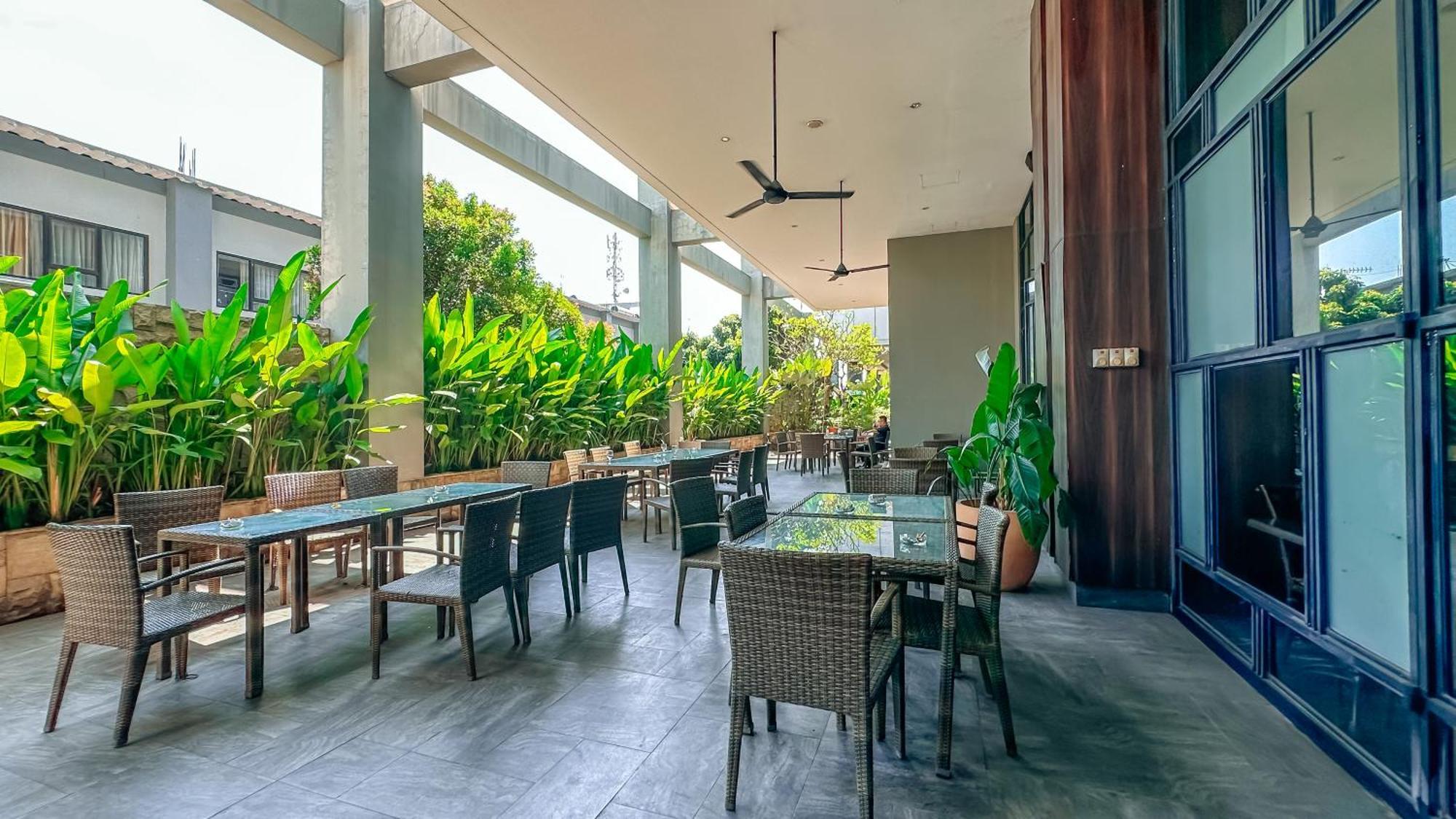 Swiss-Belinn Karawang Ngoại thất bức ảnh