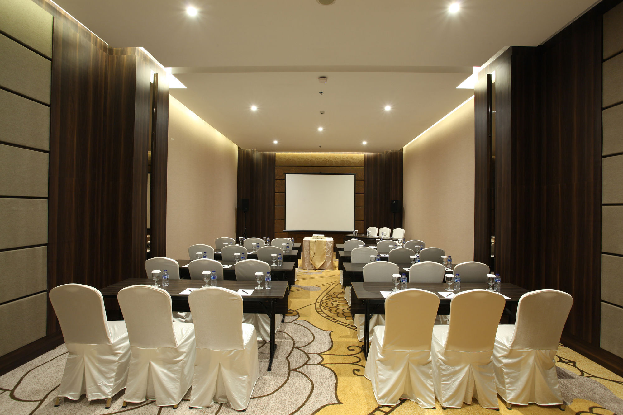 Swiss-Belinn Karawang Ngoại thất bức ảnh