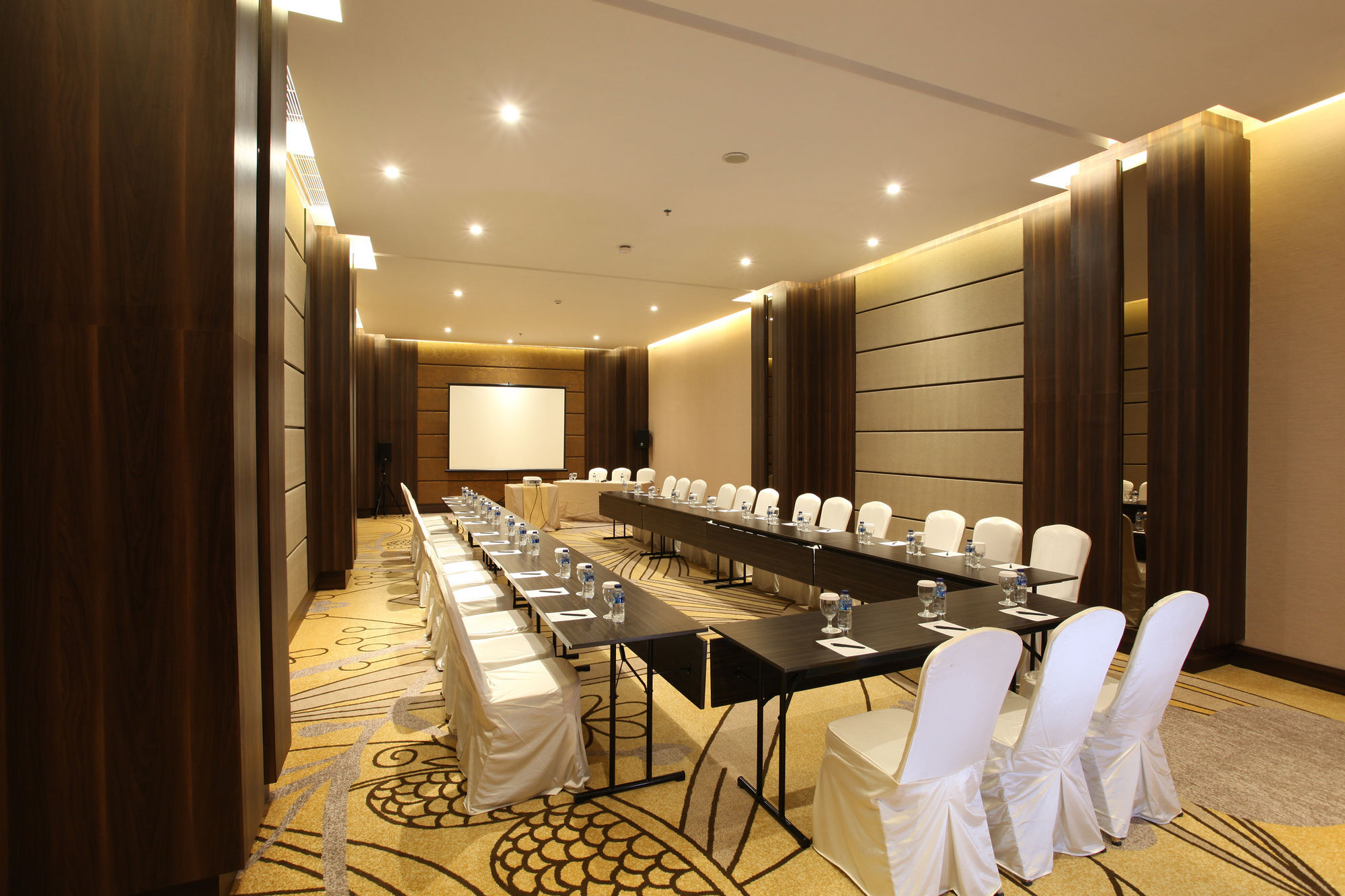 Swiss-Belinn Karawang Ngoại thất bức ảnh